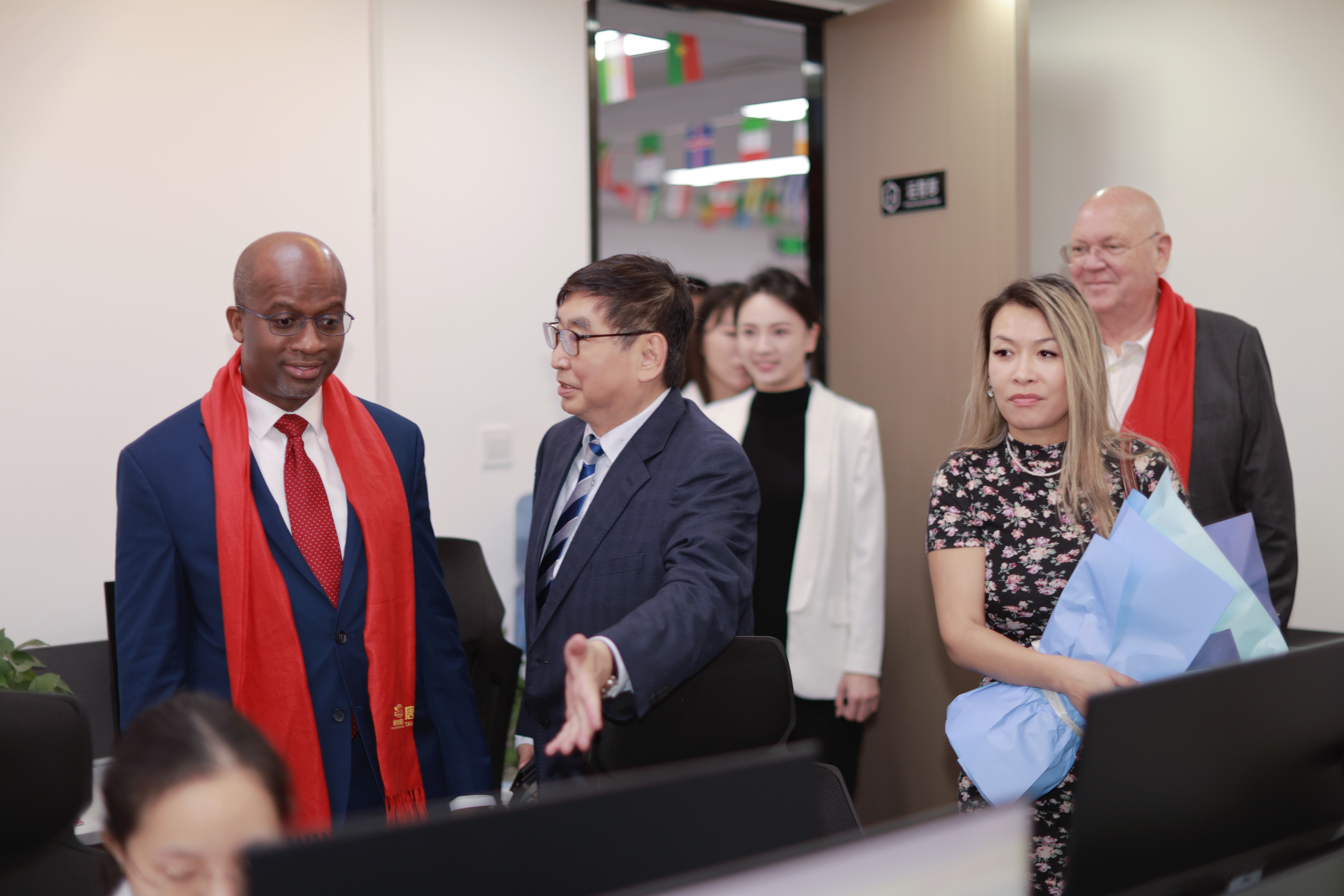 深化合作，共探政策新篇—Calvin St. Juste CIU执行董事与Don Lockman万豪公益基金代表莅临唐人街集团